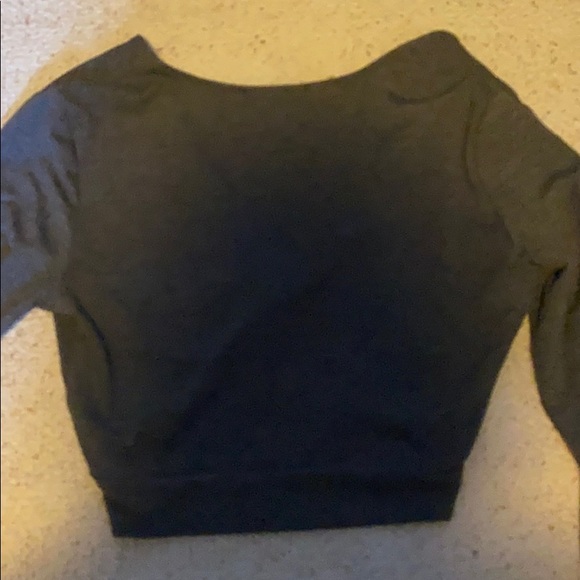 Long sleeve crop top with twist in the middle - Picture 4 of 4
